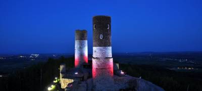 107. rocznica odzyskania przez Polskę niepodległości - Zamek Królewski w barwach narodowych